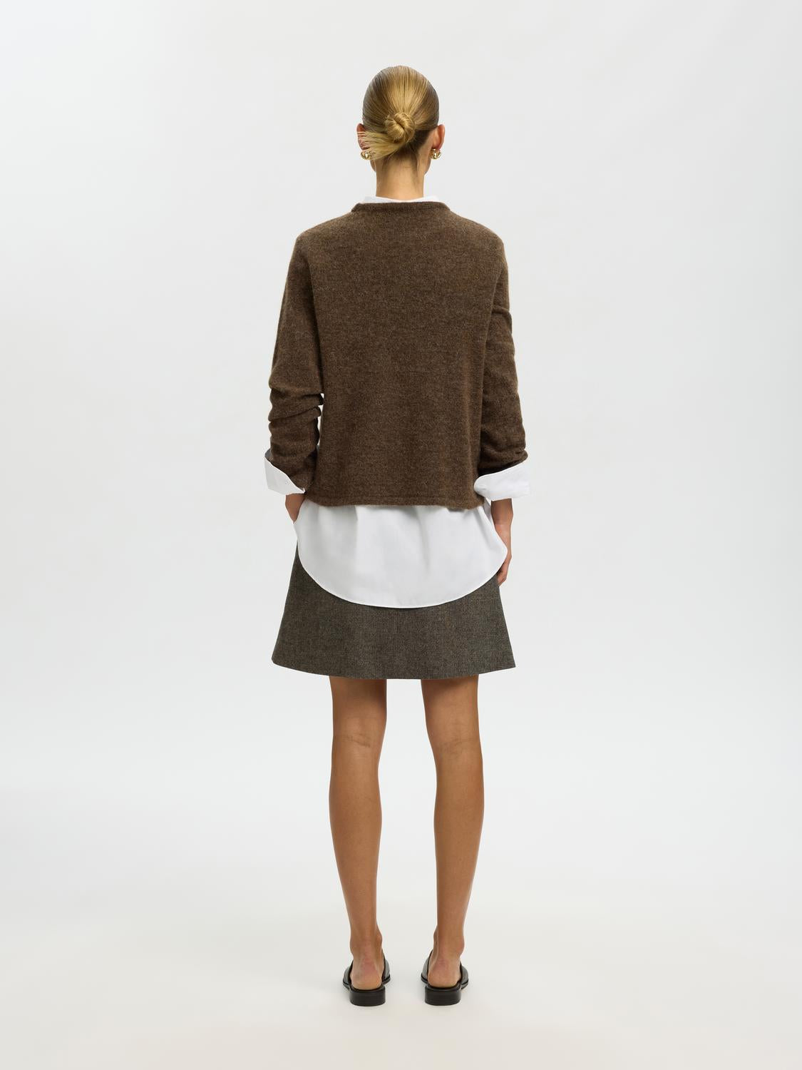 model_shot-back